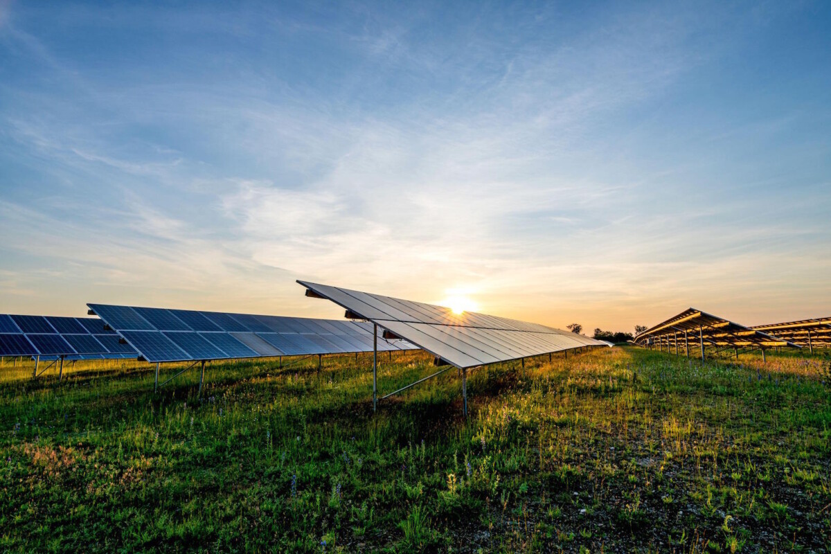 Zonnepanelen en zon