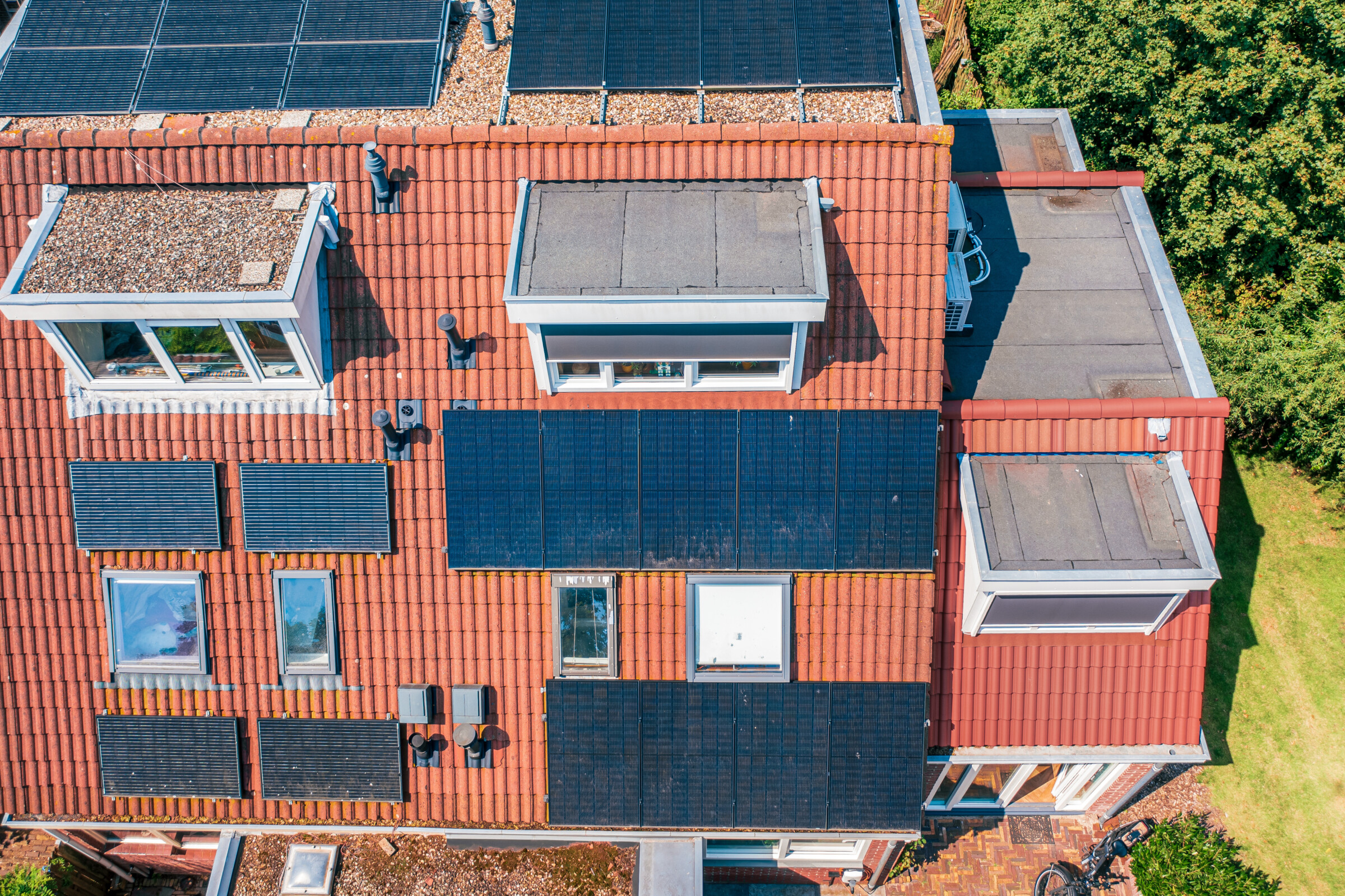 Droneshot zonnepanelen bovenaf